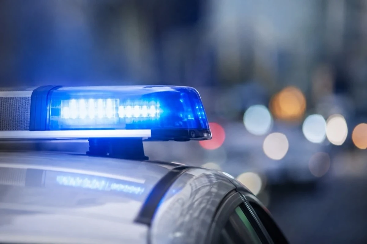 Generisches Polizeifahrzeug mit Blaulicht für einen Artikel über die Polizei Goslar im Harz und den Fall Stade.