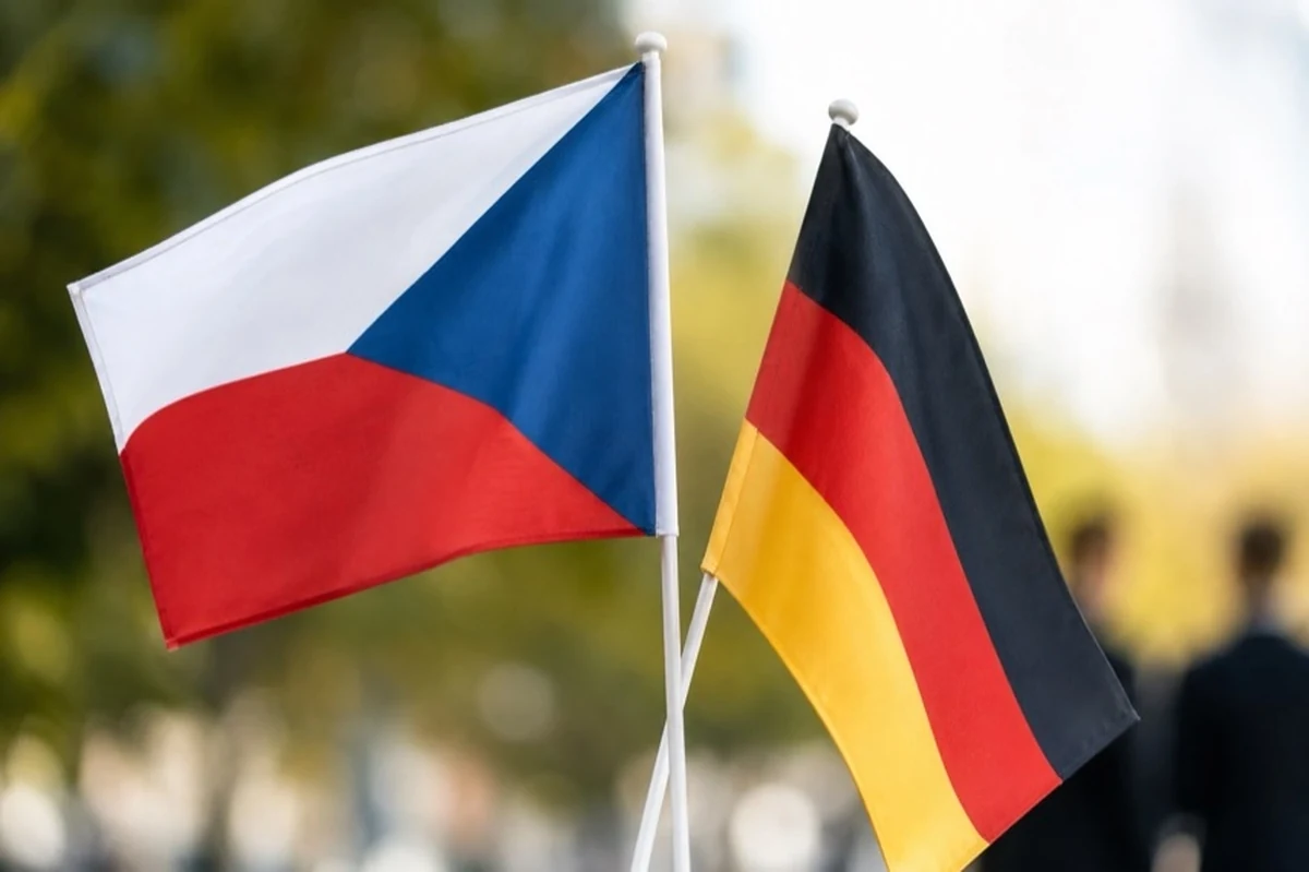 Tischflaggen von Deutschland, Tschechien und Polen als Motiv für die Städtepartnerschaft Goslar–Beroun im Harz