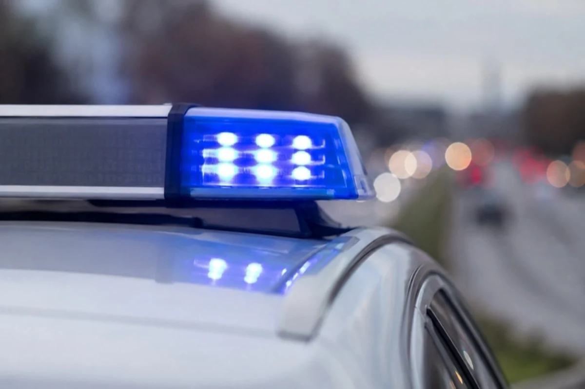 Rettungsfahrzeug mit Blaulicht als neutrales Motiv zu einem Motorradunfall im Raum Goslar und Oberharz