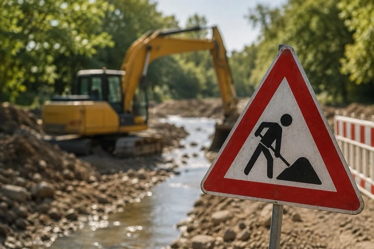 Moderne Brücke über kleinem Gewässer mit Bauplänen und Schutzhelm als Symbol für Infrastrukturprojekte in Thale