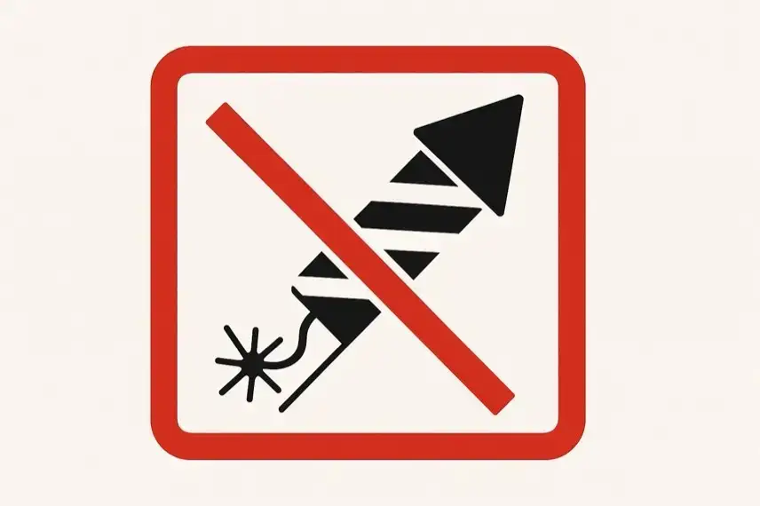 Rotes Warnschild mit durchgestrichenem Feuerwerkskörper auf hellem Hintergrund.
